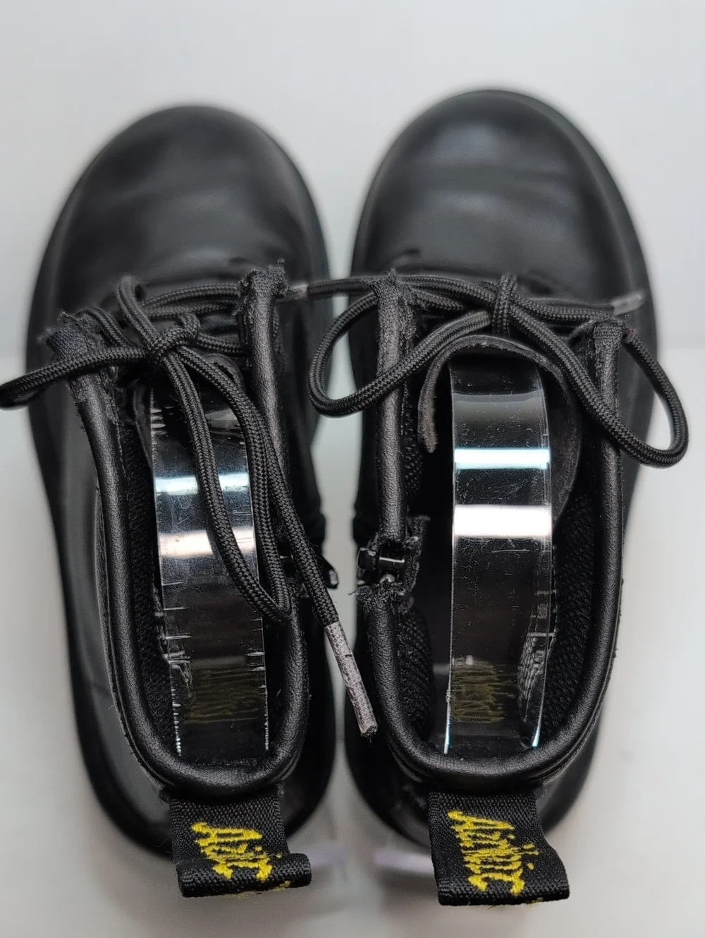 Dr Martens Delaney Airwair combat boot. Little girl or boy size 1 EU 32